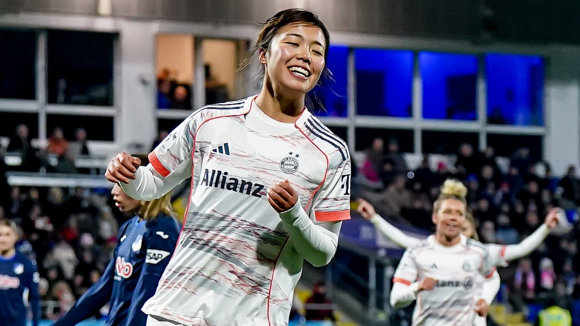 MOMOKO TANIKAWA BAYERN MÜNCHEN
