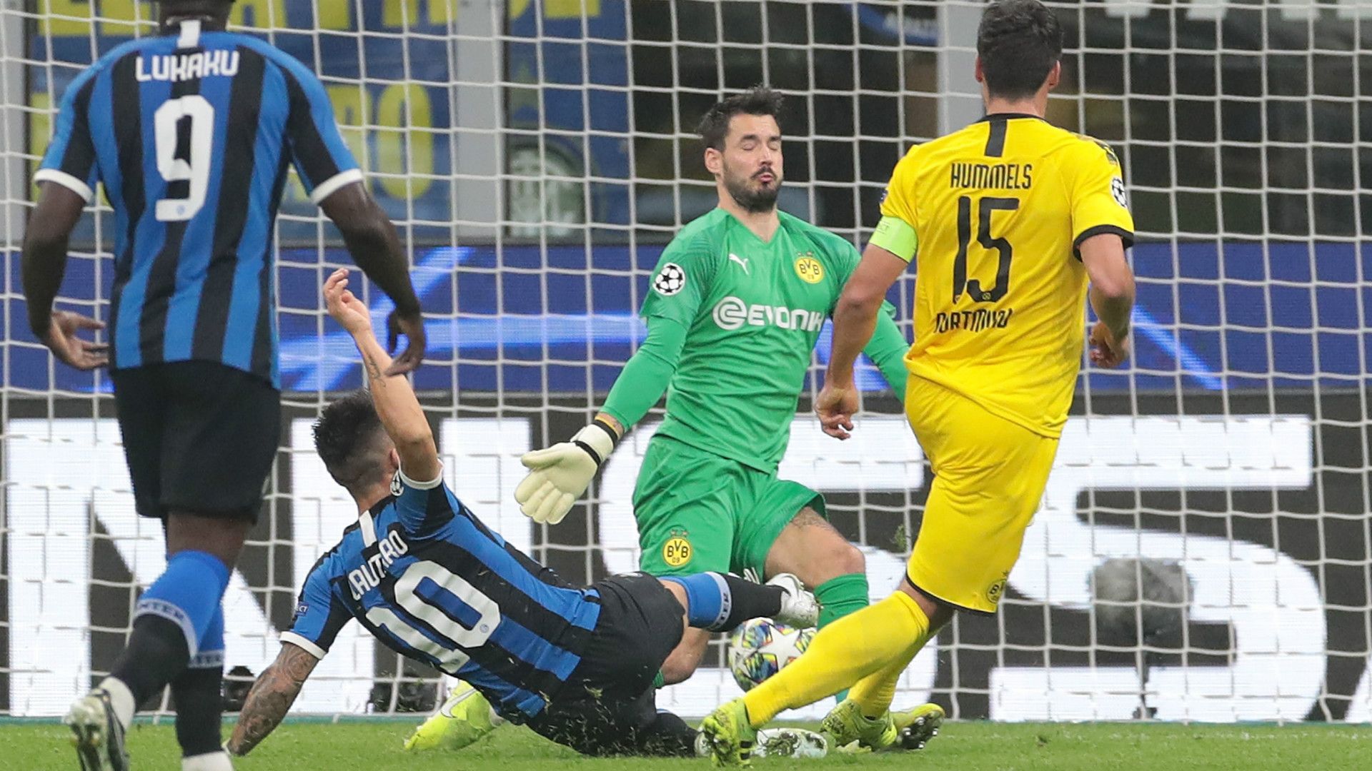 ROMAN BÜRKI BORUSSIA DORTMUND CHAMPIONS LEAGUE 23102019