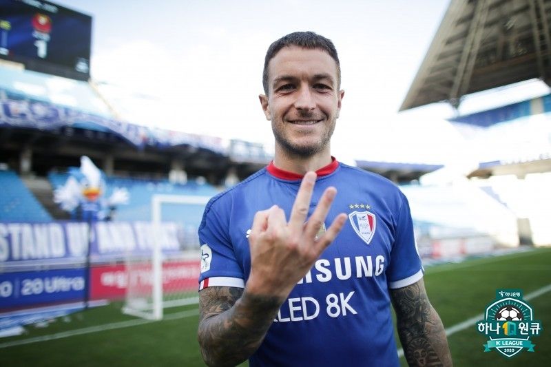 타가트 해트트릭 수원