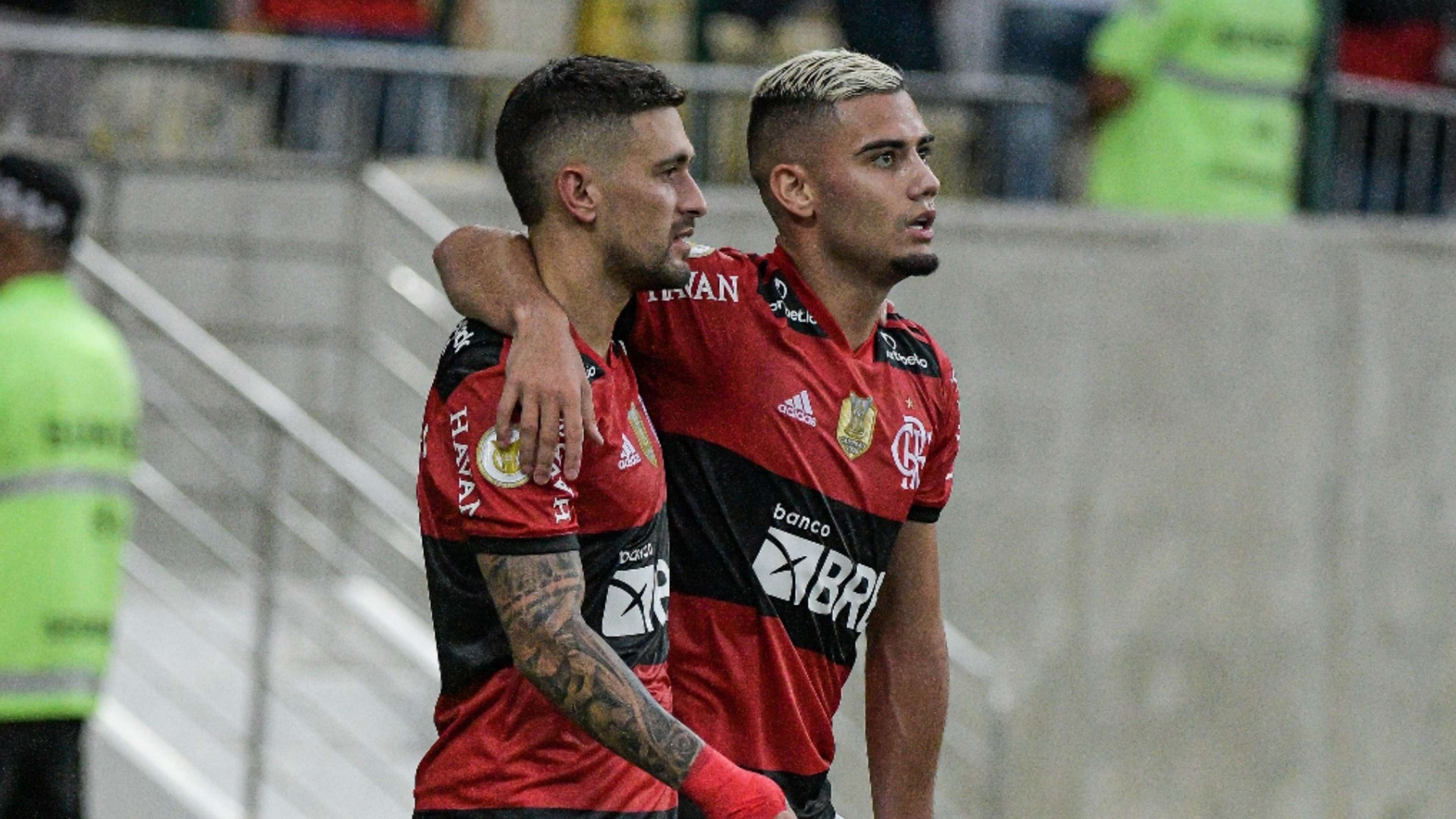 Arrascaeta Andreas Pereira Flamengo Athletico-PR Brasileirão 03 10 2021