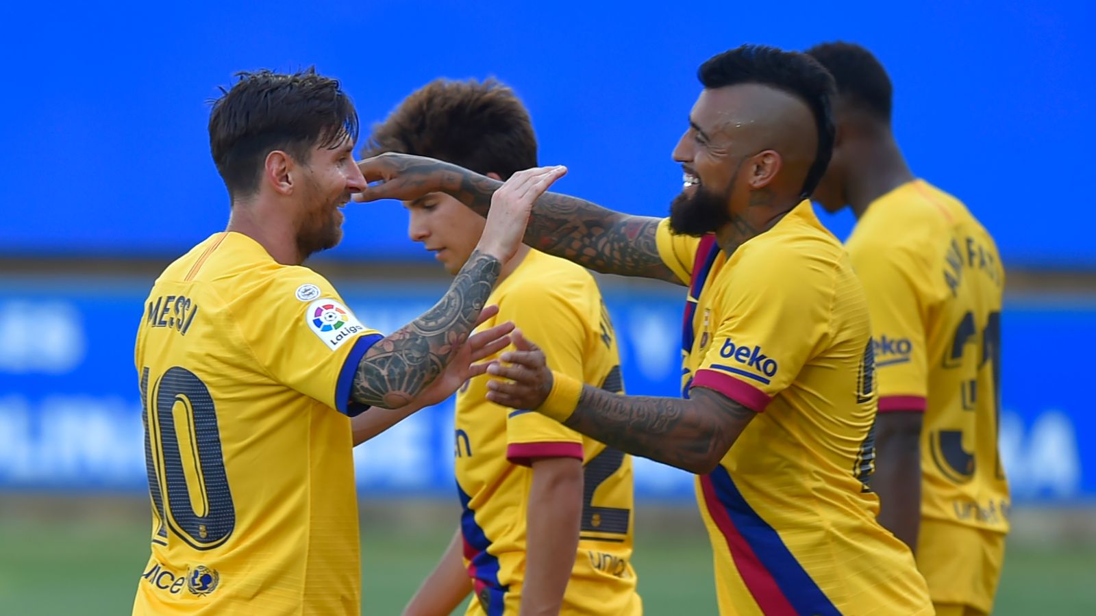 leo messi arturo vidal alaves barcelona 19072020