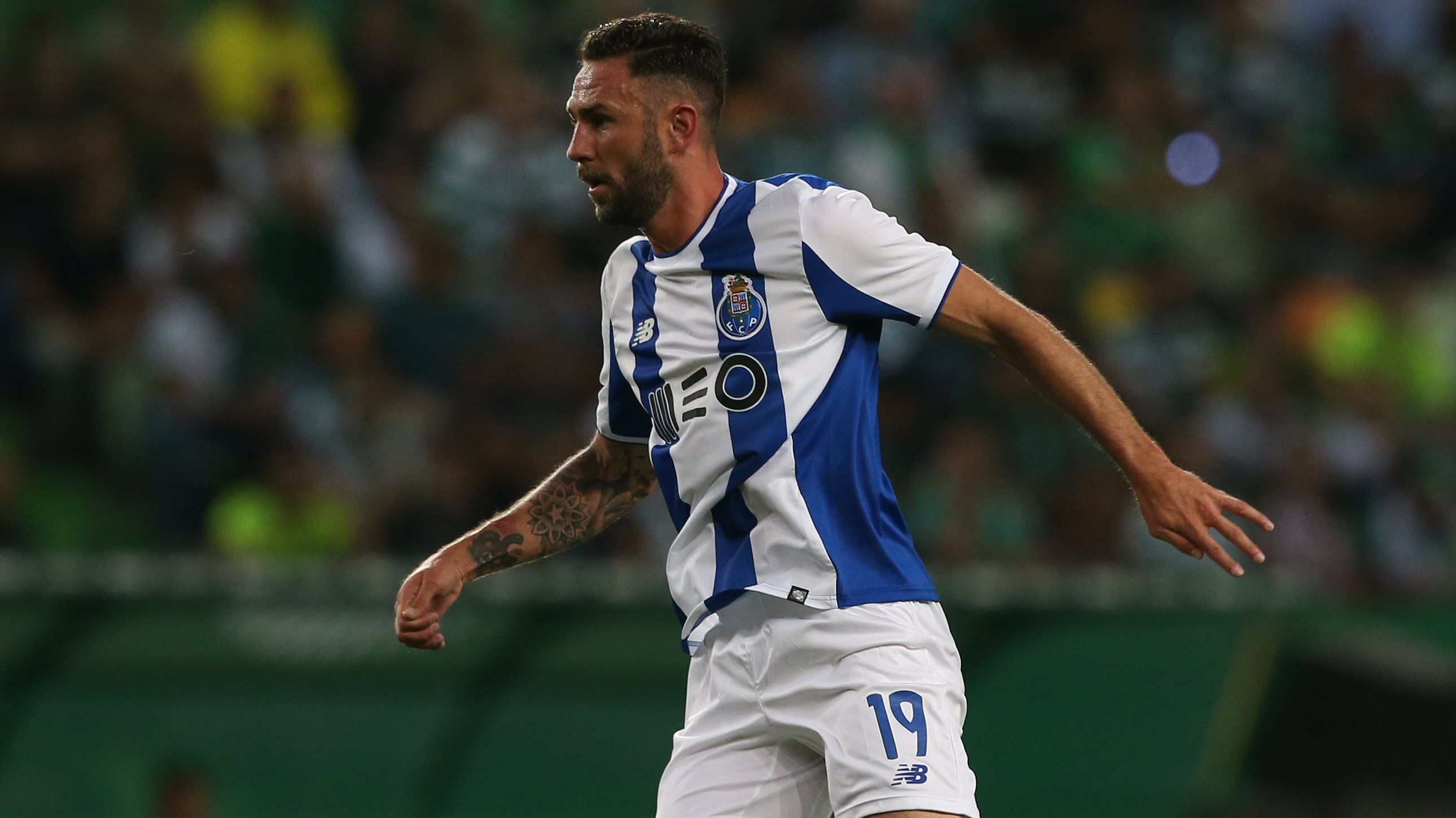 Miguel Layún Porto 141217