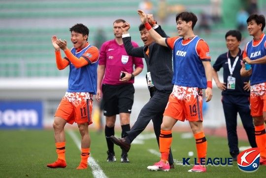 Il-soo Hwang Sung-hwan Cho Jeju