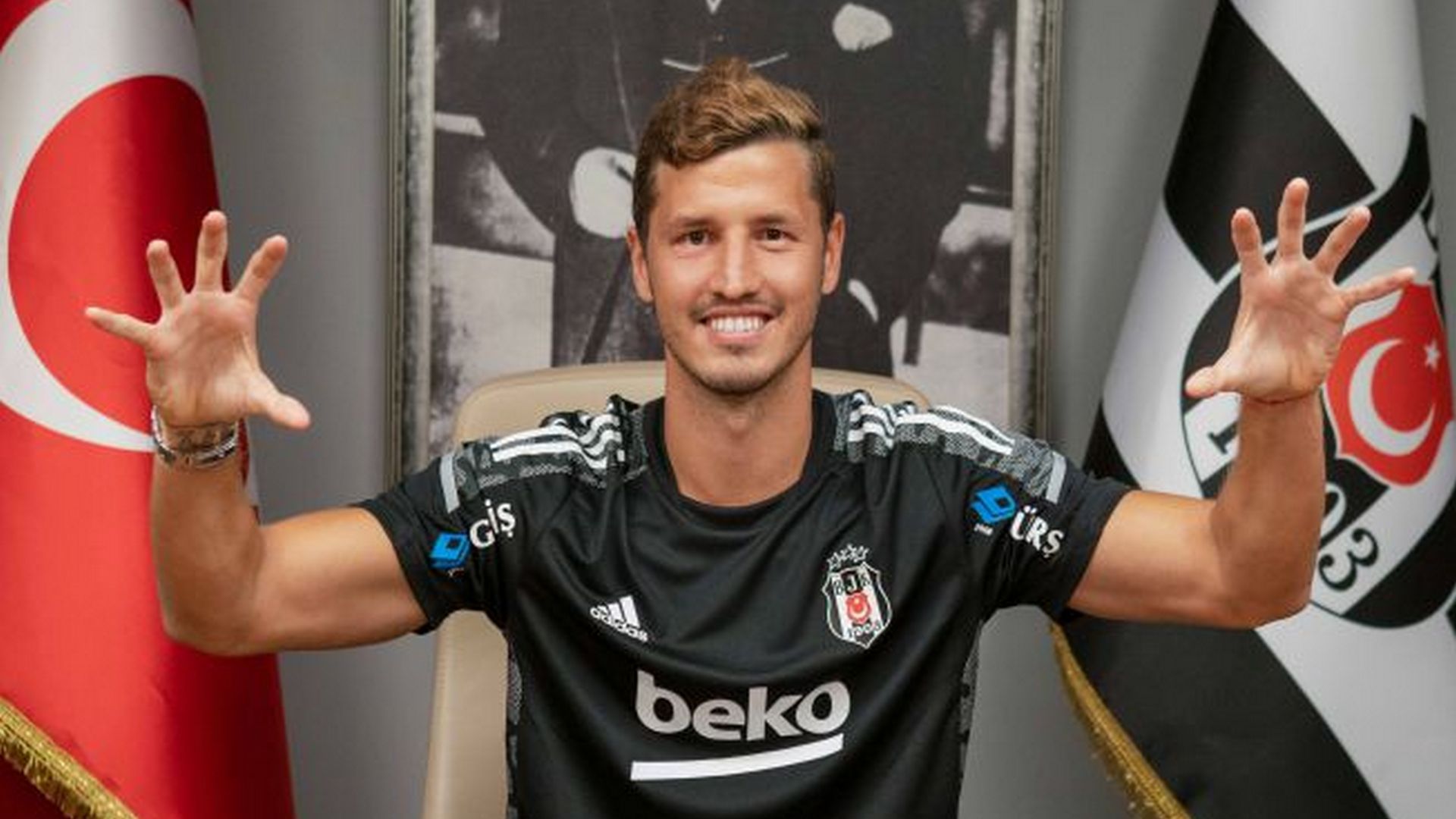 Salih Uçan resmen imzayı atıyor: Beşiktaş'ta transfer sürprizi! 