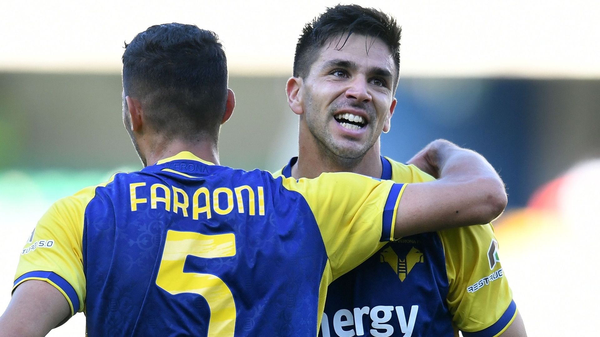 Giovanni Simeone celebrating Verona Lazio