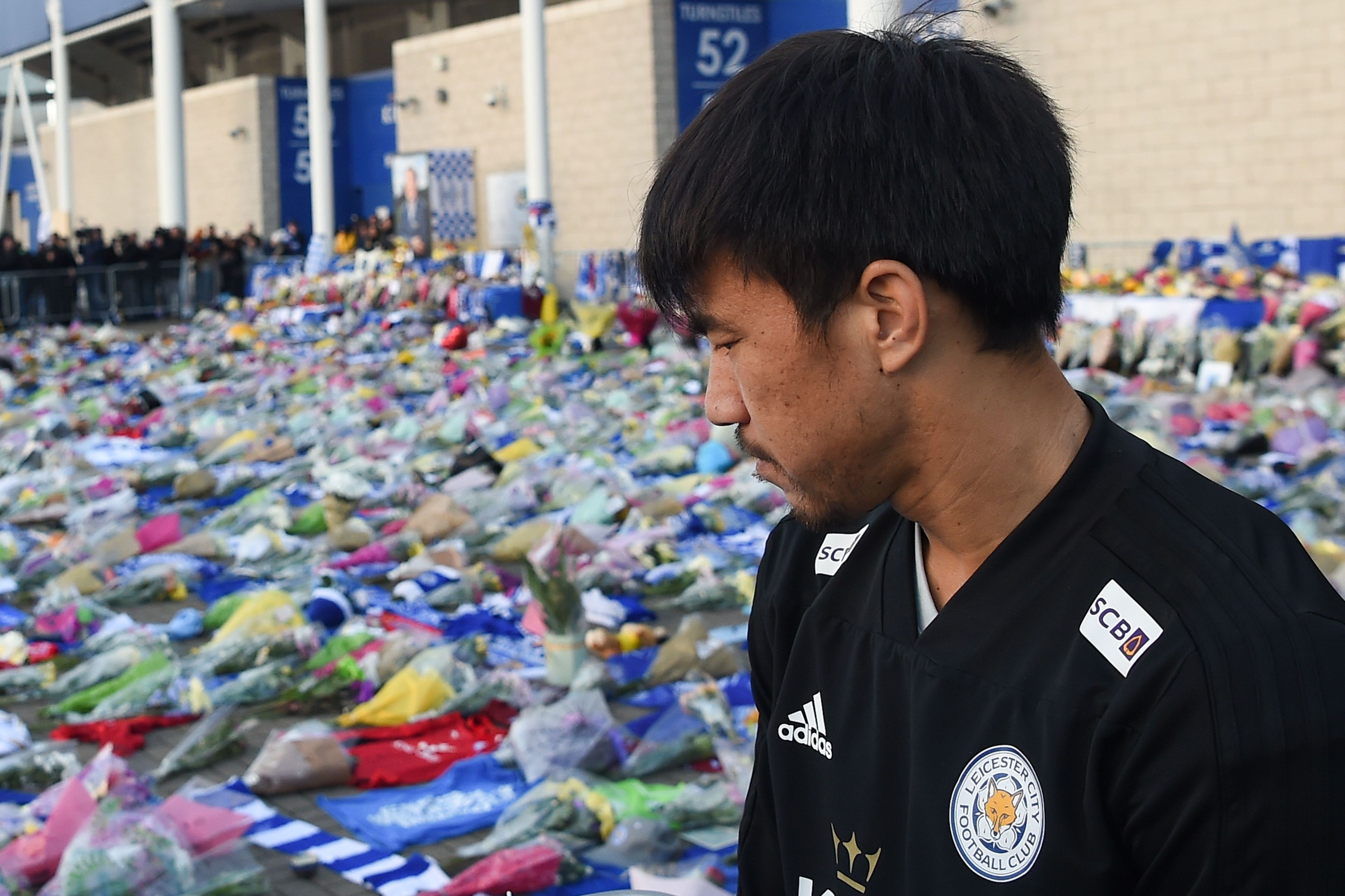 Leicester first team players pay tribute to club president