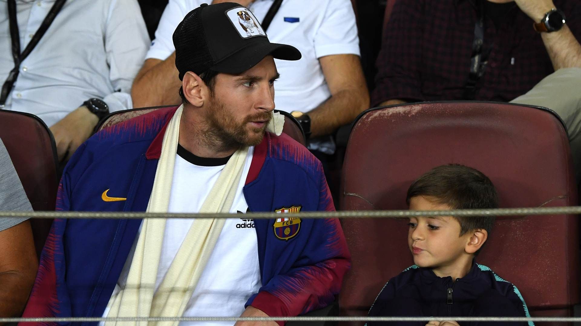 2018-10-26-barcelona-lionel-messi-thiago