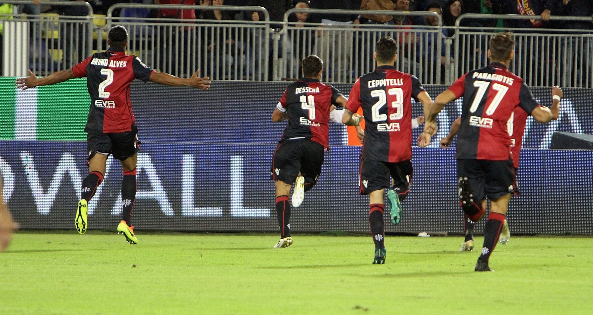 Cagliari players celebrating Cagliari Palermo Serie A