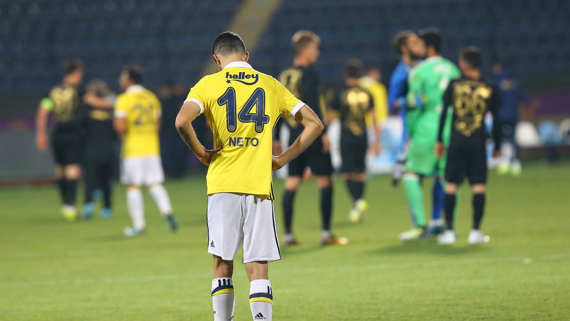 Luis Neto Osmanlispor Fenerbahce 11/04/17