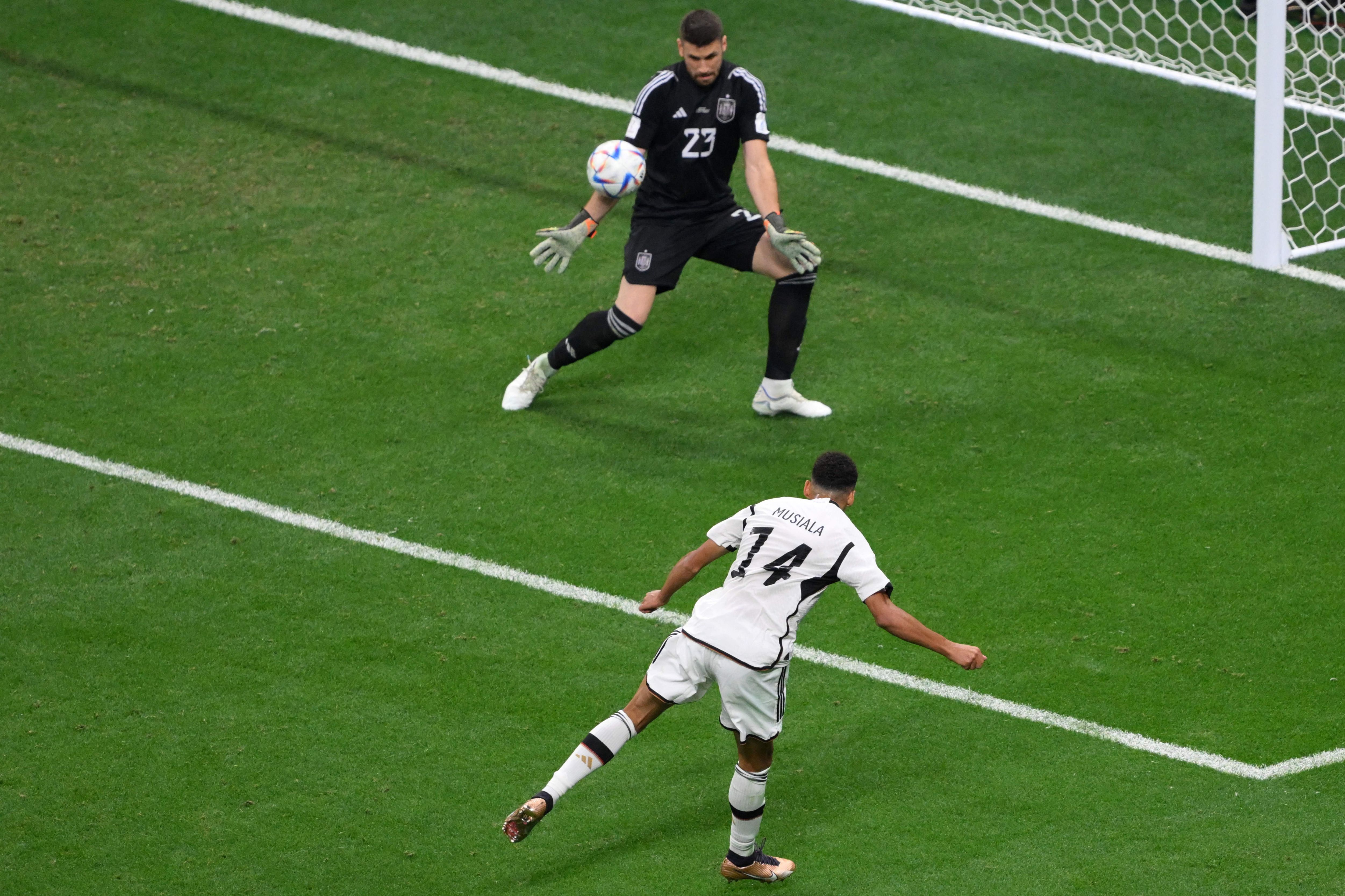 Jamal Musiala Unai Simon Germany Spain World Cup 2022