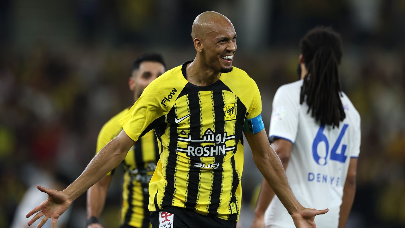 "من لا يرغب في اللعب لريال مدريد؟!" .. فابينيو يغازل مورينينو بعد رحيله عن الاتحاد