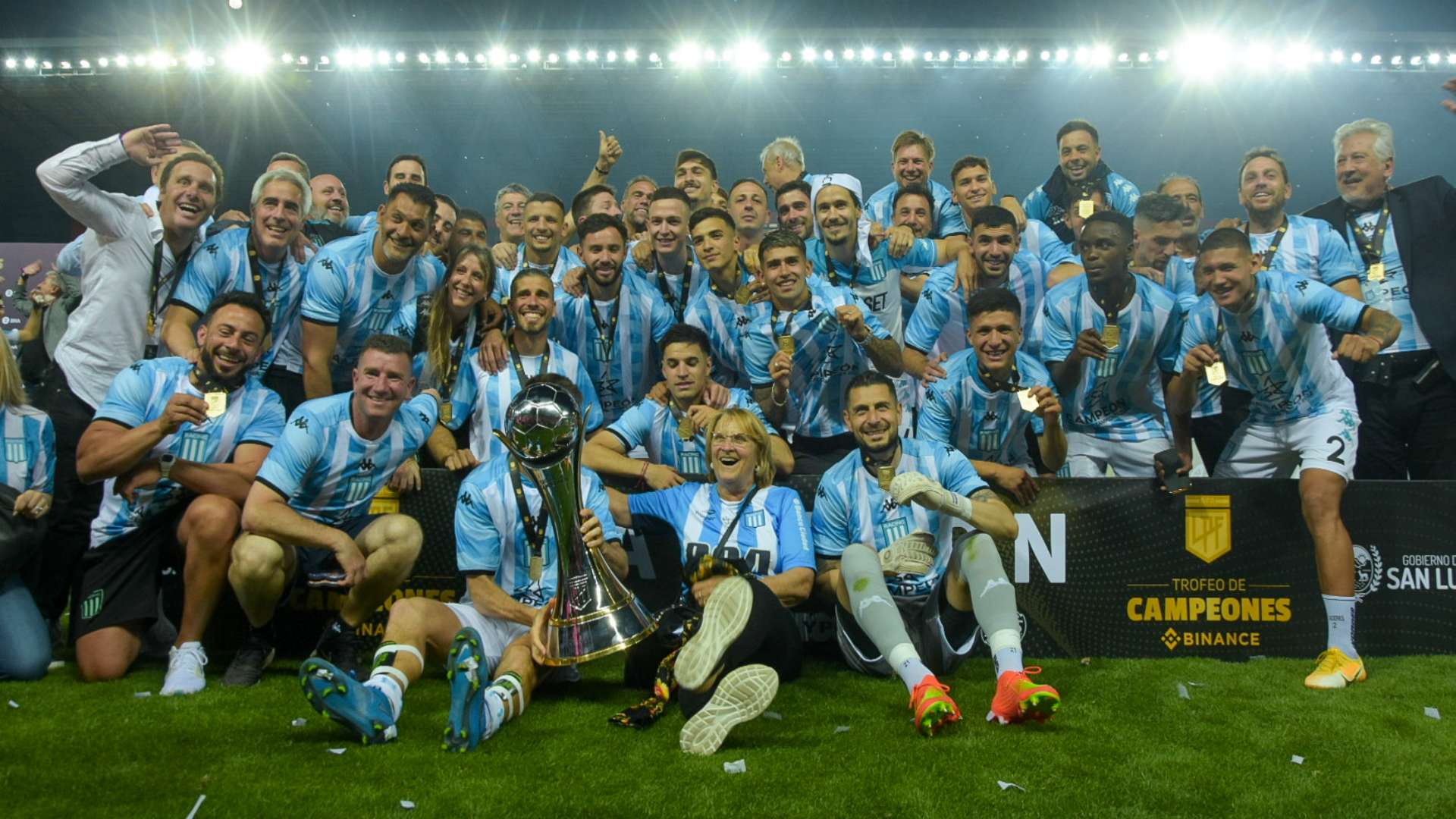 Racing campeon trofeo de campeones 06112022