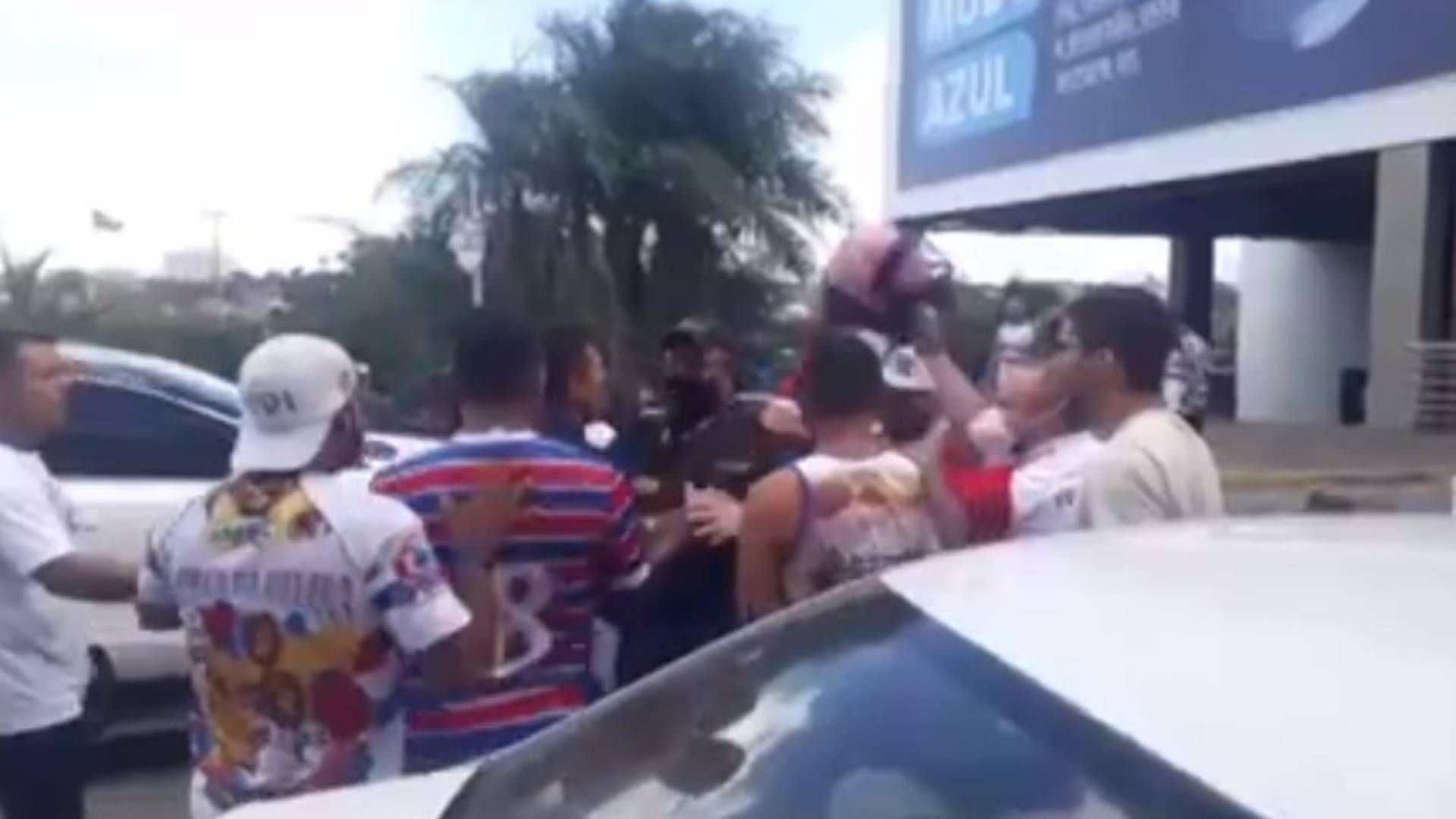 Fortaleza, protesto, torcedores, capacete, 17/06/2022