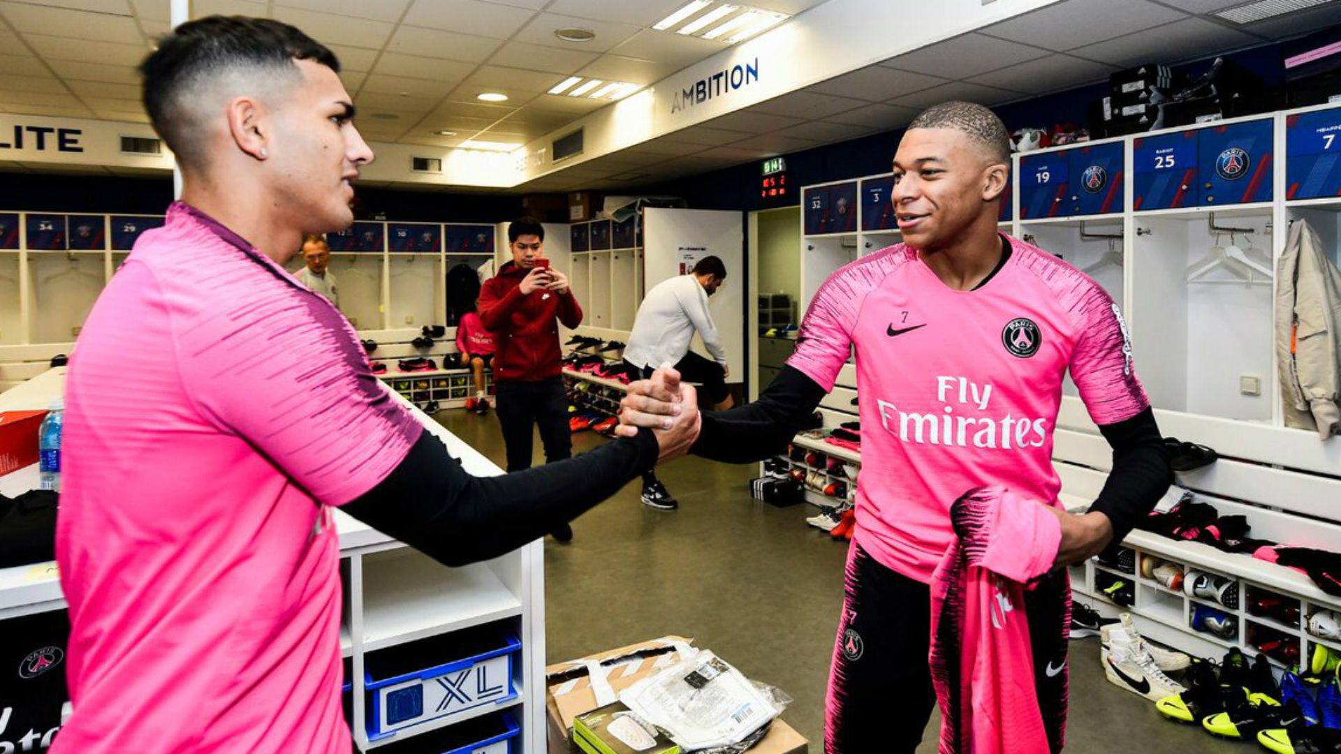 Leandro Paredes Kylian Mbappe PSG 29012019