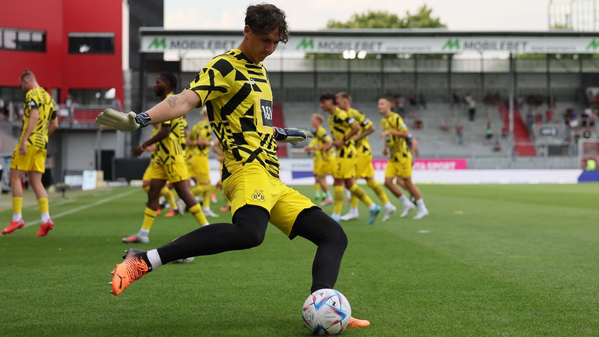 GÖKTAN GÜRPÜZ BORUSSIA DORTMUND