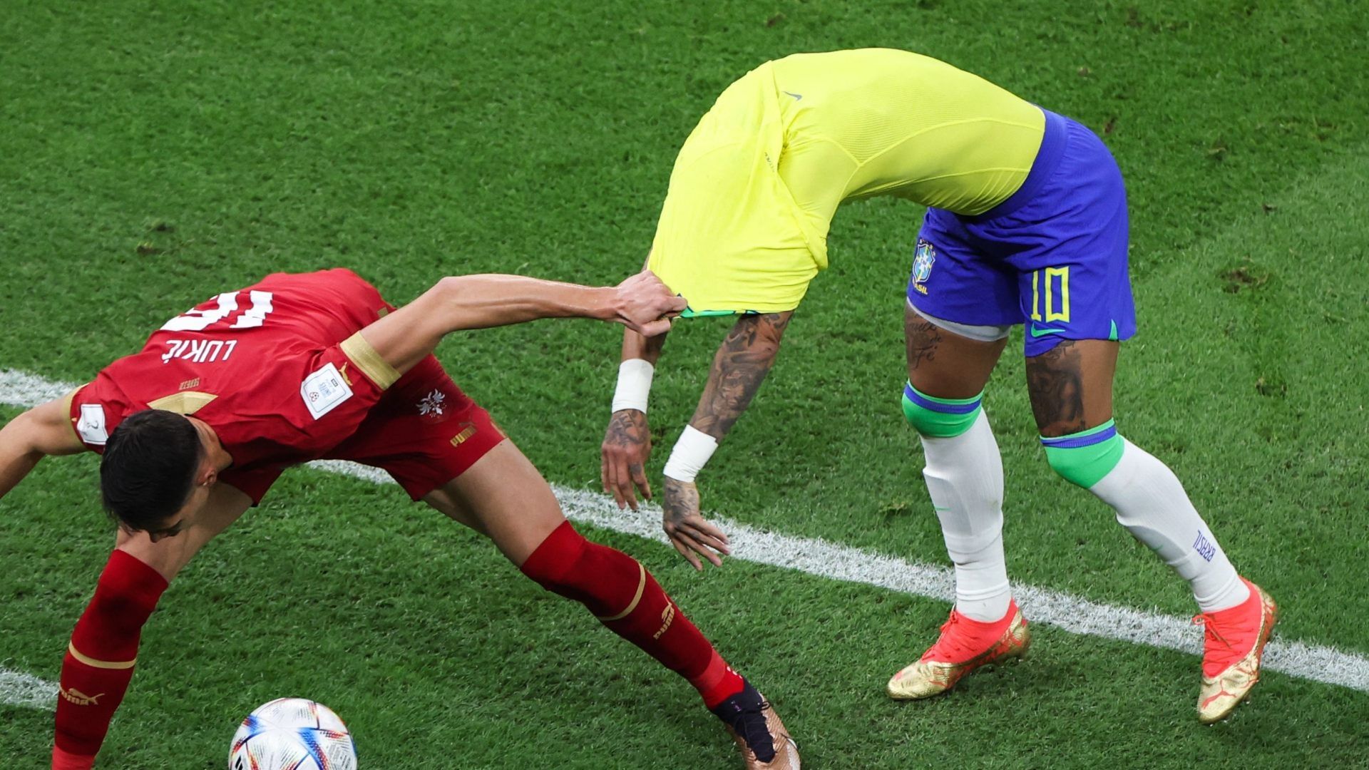 Neymar puxão de camisa, Brasil x Sérvia Copa do Mundo 2022
