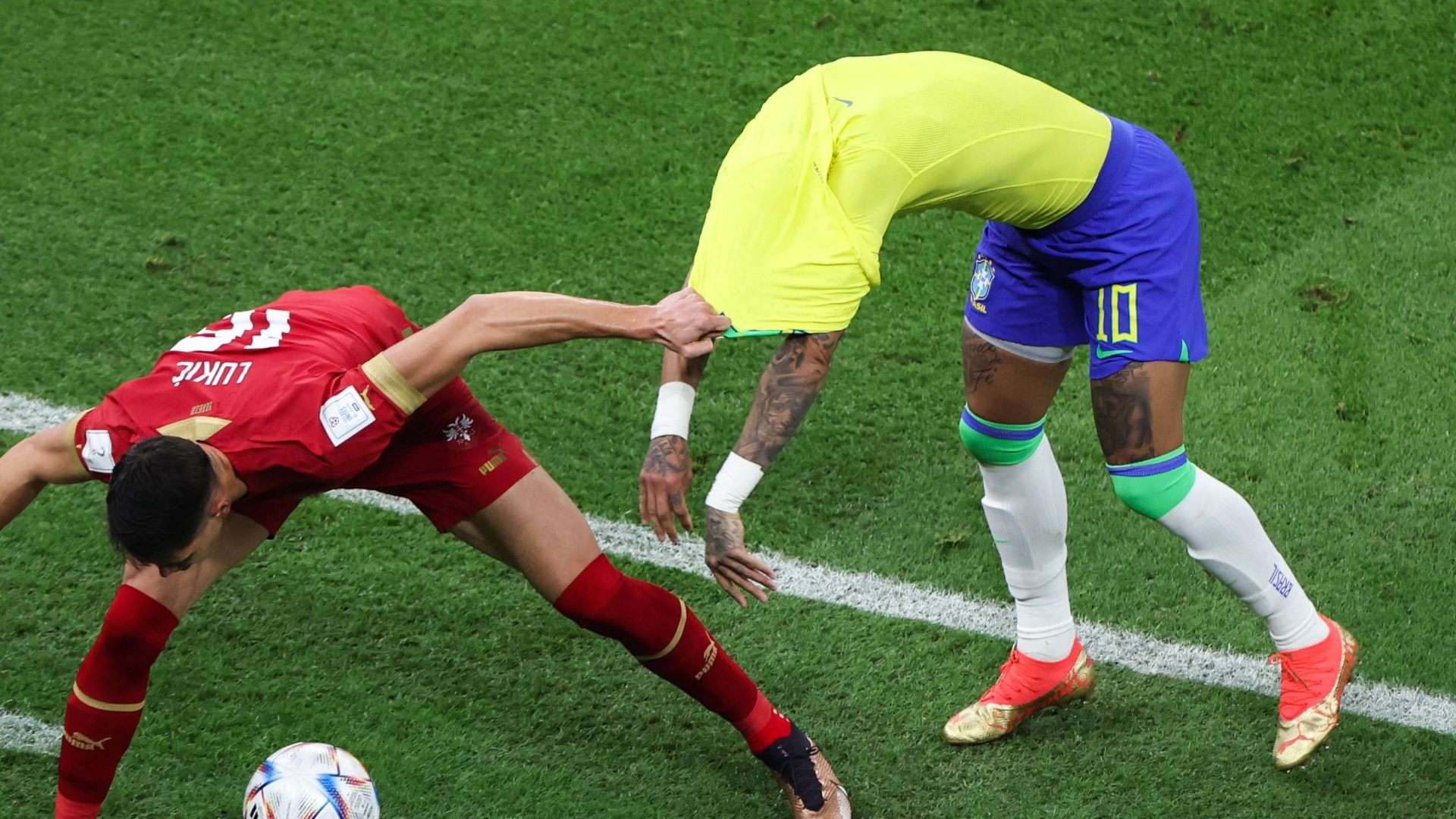 Neymar puxão de camisa, Brasil x Sérvia Copa do Mundo 2022