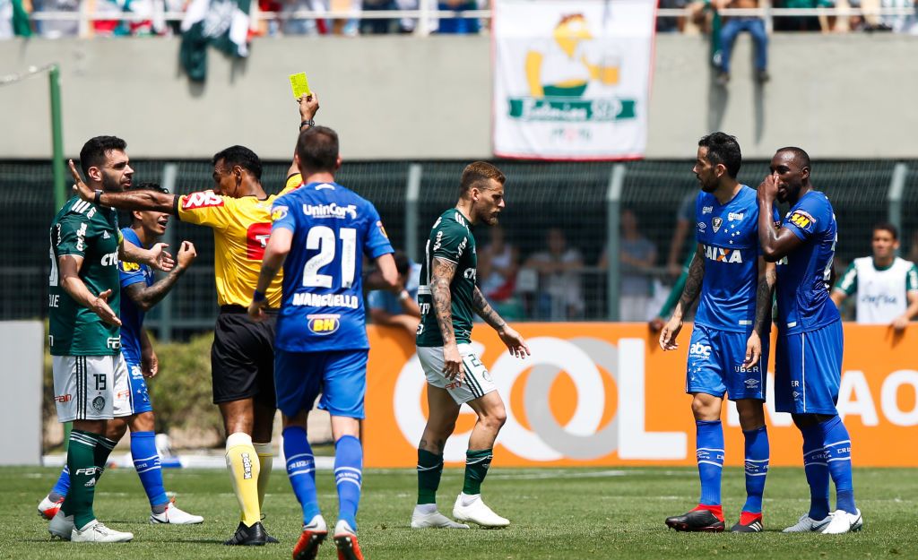 Palmeiras x Cruzeiro viu polêmicas de arbitragem