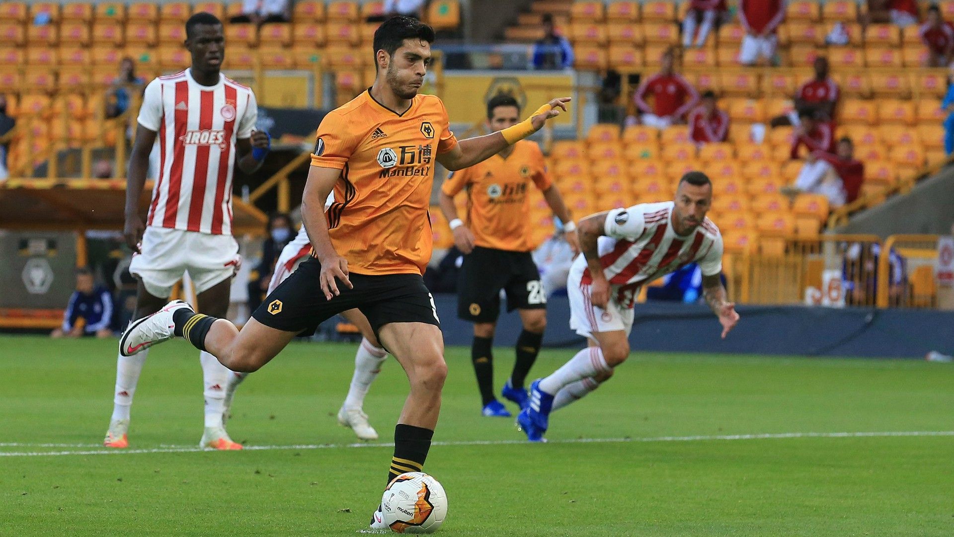 Raúl Jiménez Wolves Olympiakos