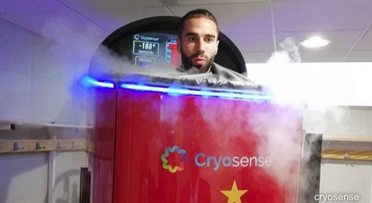 한냉요법 기계로 치료받는 중인 카르바할. 사진=스페인 매체 아스 인터넷판