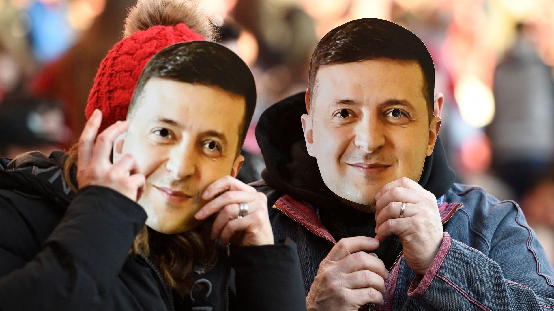 Middlesbrough fans, Volodymyr Zelenskyy masks