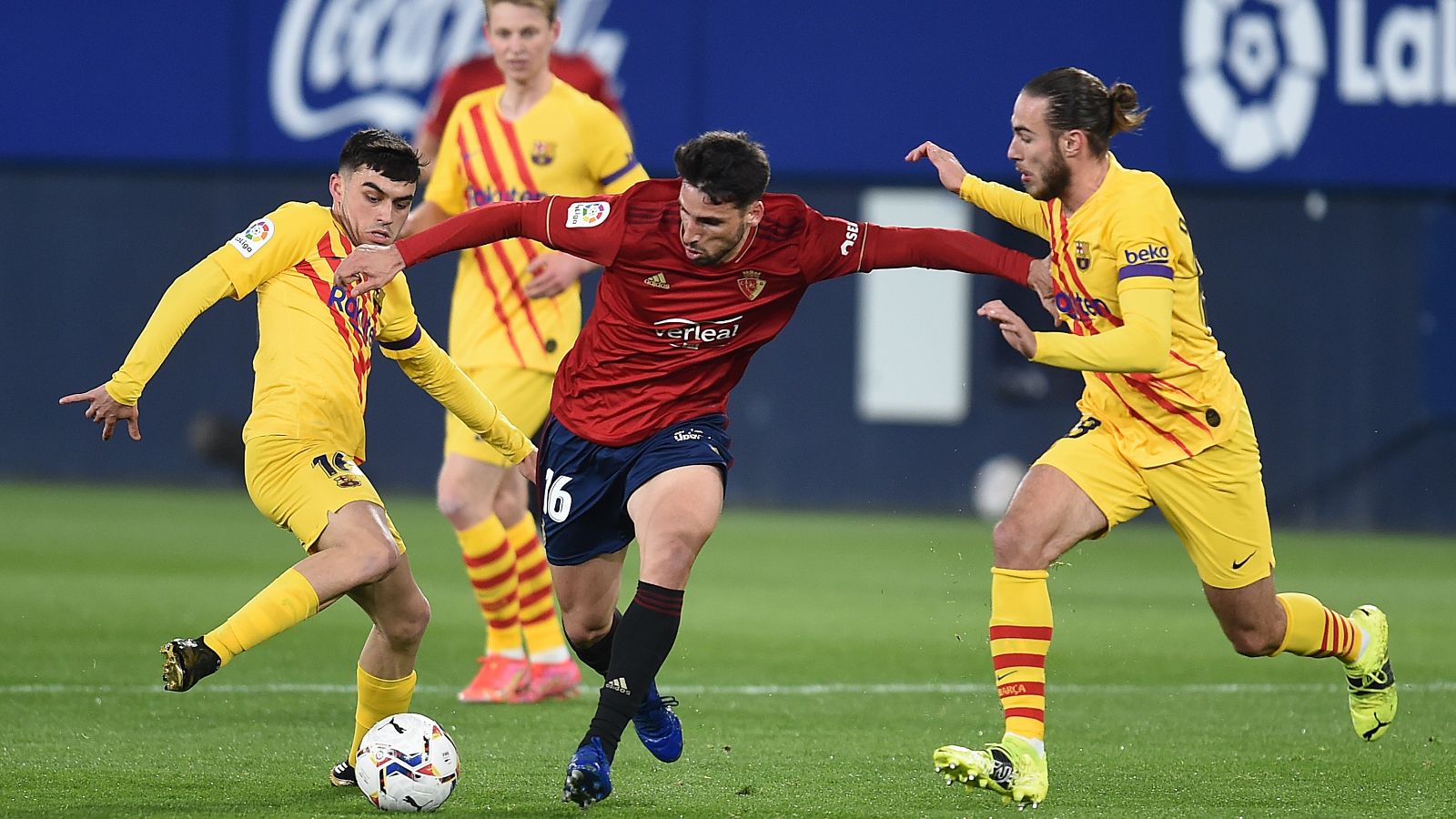 Calleri Pedri Mingueza Osasuna Barcelona LaLiga