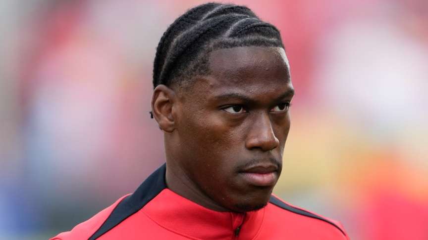 Jonathan%20David%20Tablet Jonathan David ends transfer saga and signs five-year contract with Juventus after leaving Lille following contract expiry