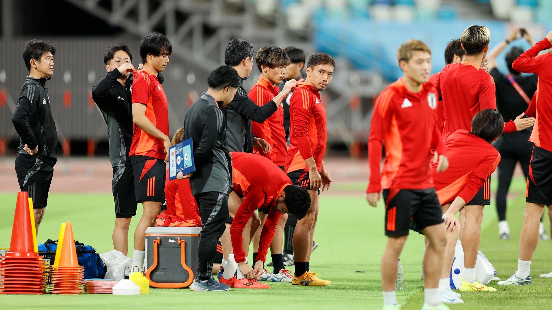 20241118-japan-training-mitoma-nagatomo
