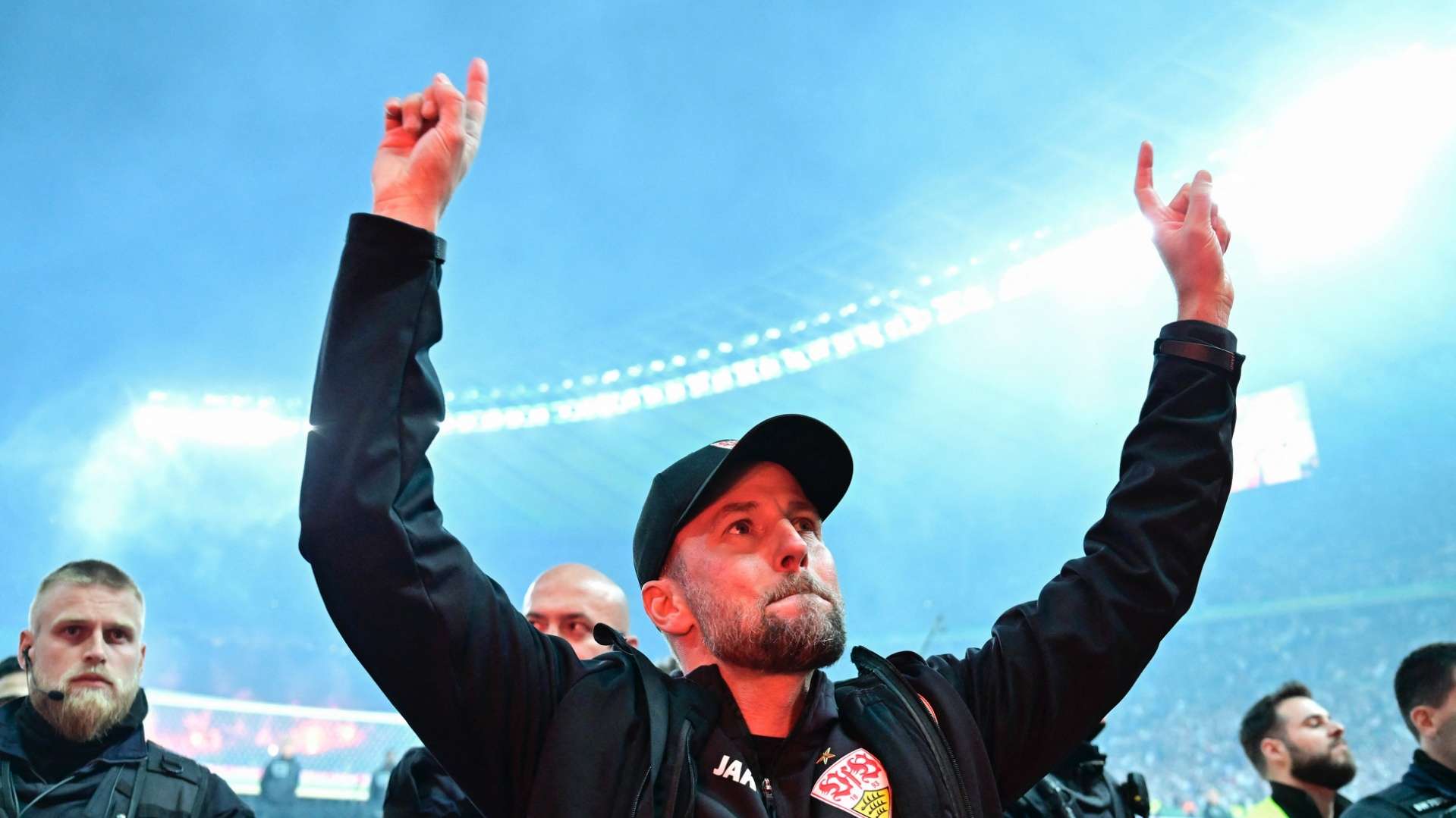 Erster Titel als Trainer: Sebastian Hoeneß (© AFP/SID/JOHN MACDOUGALL)