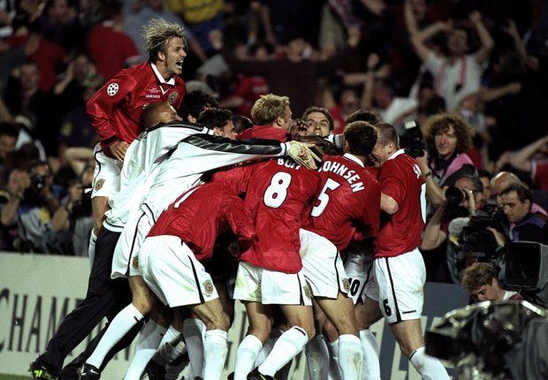 Manchester United celebrate after beating Bayern Munich in the 1999 Champions League final