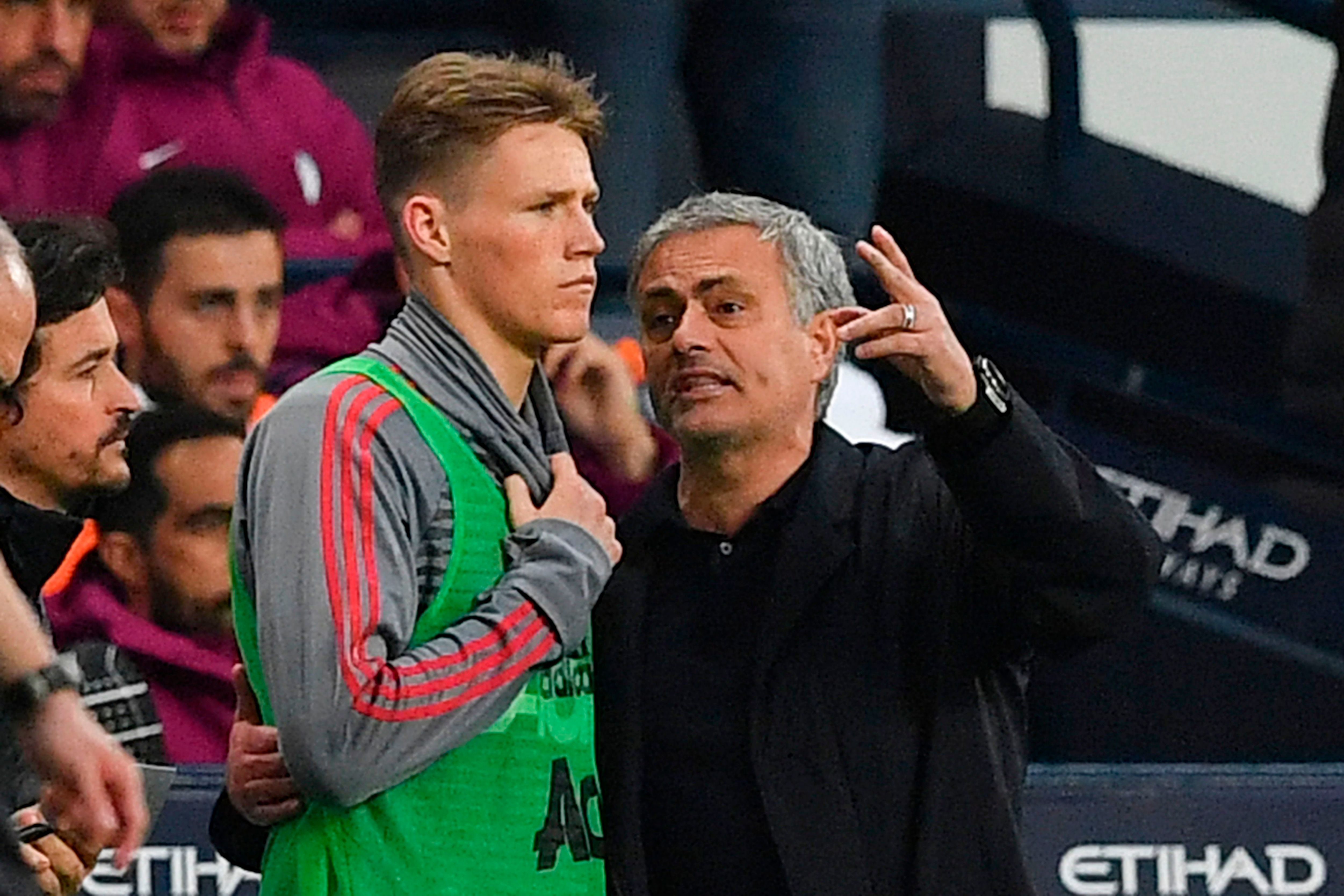 McTominay & Mourinho MU. tin bóng đá MU. chuyển nhượng MU. Manchester United. Jose Mourinho. Van Gaal. 'Người trong cuộc' giải đáp thực hư chuyện Mourinho và Van Gaal ghẻ lạnh cầu thủ trẻ MU. HLV Mourinho không thích dùng cầu thủ trẻ.