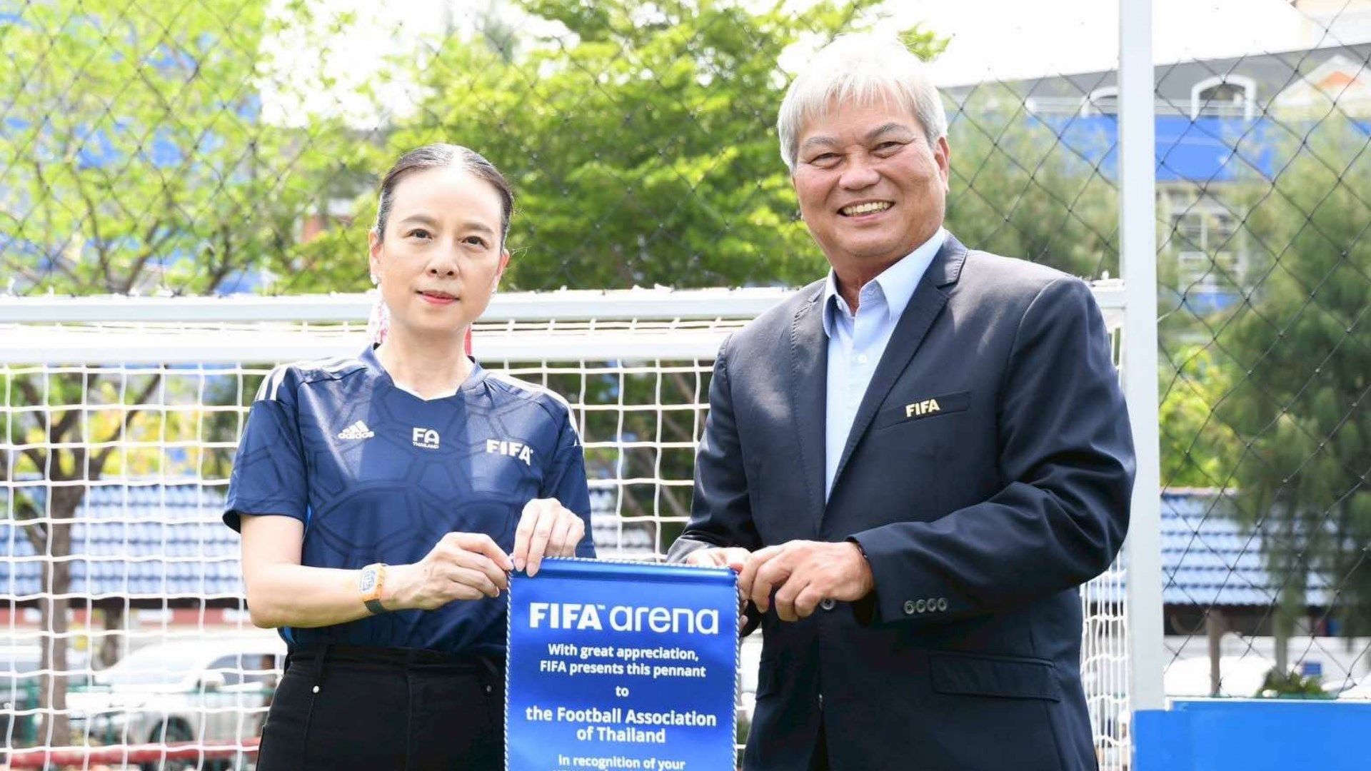 "มาดามแป้ง" นวลพรรณ ล่ำซำ - FIFA Arena