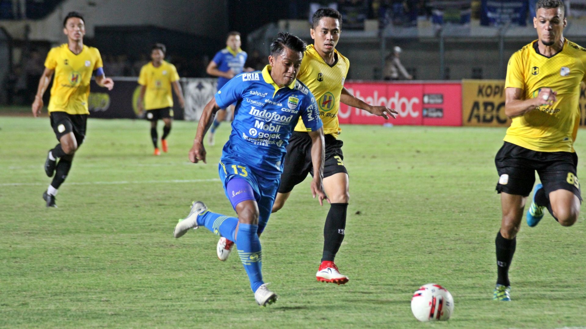 Febri Hariyadi Persib Bandung & Reva Adi Utama Barito Putera