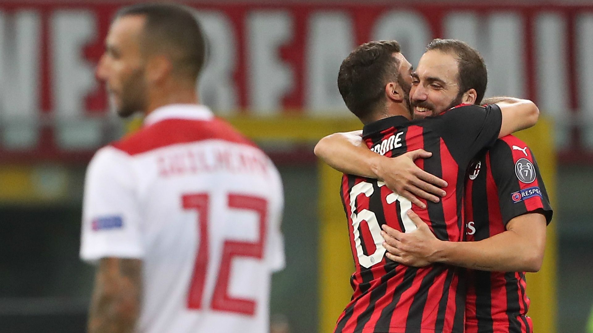Higuain Cutrone Milan Olympiacos