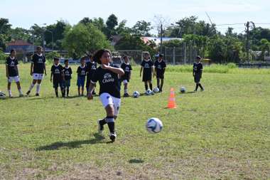 “ช้าง ฟุตบอล คอมมูนิตี้” แม่โมกข์ เอฟซี จ.สุราษฎร์ธานี