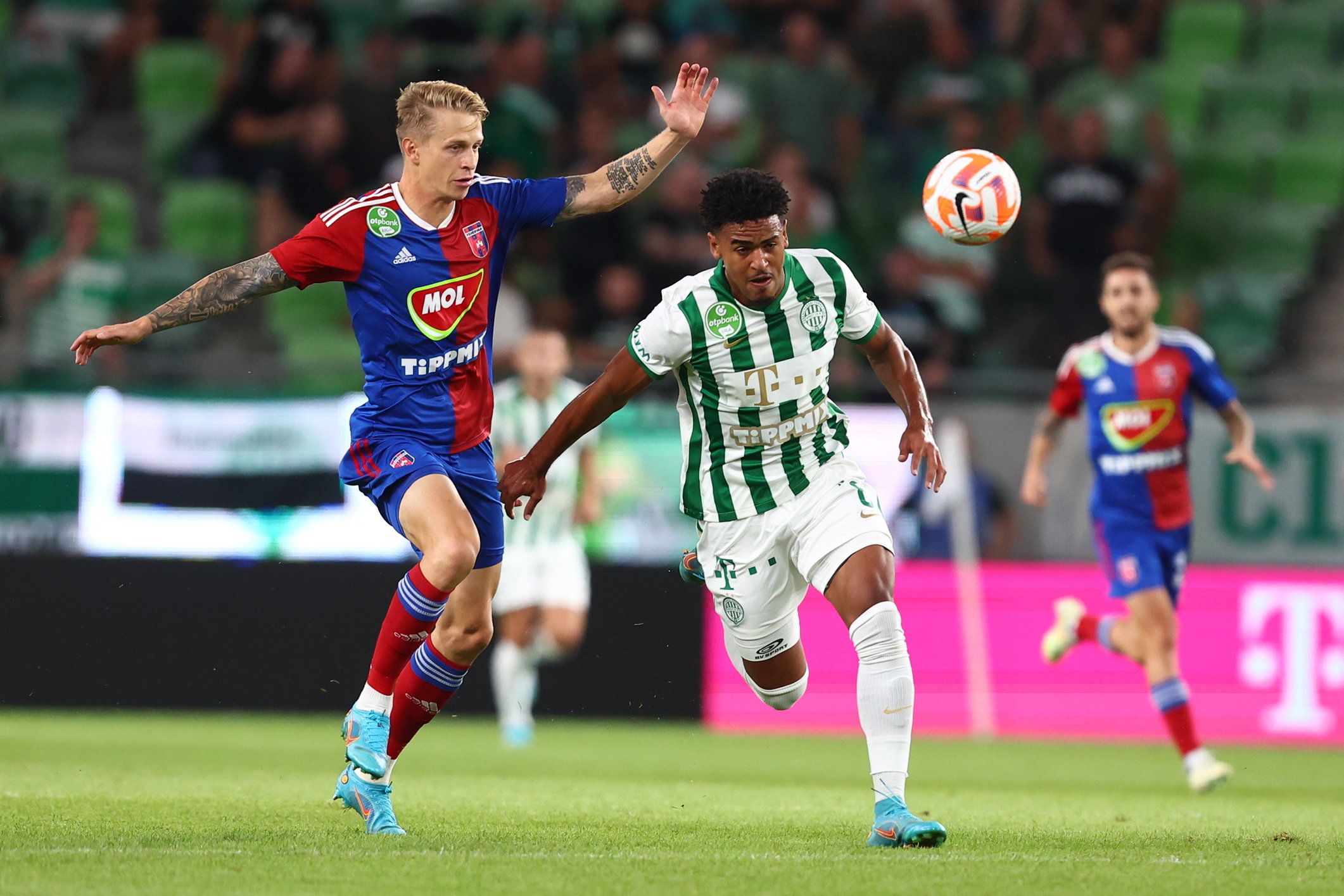 Ryan Mmaee és Artem Sabanov a Ferencváros-Fehérvár bajnokin