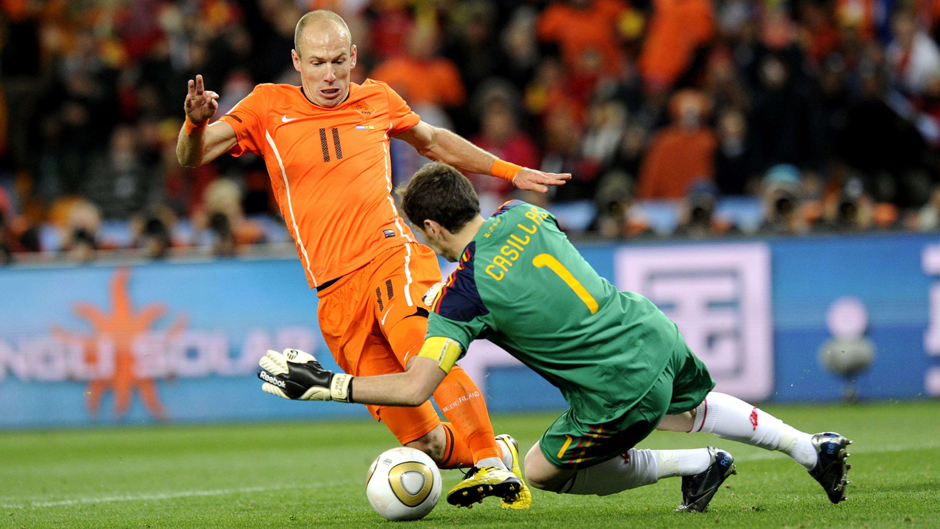 Iker Casillas Arjen Robben Spain Netherlands 2010 World Cup final
