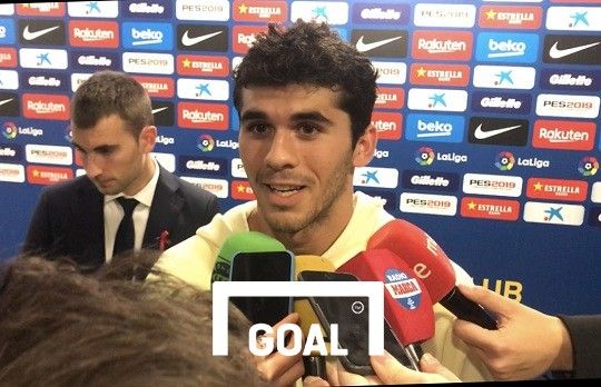 비야레알전 이후 믹스트존 인터뷰 중인 FC바르셀로나 미드필더 알레냐. 사진=골닷컴 이하영