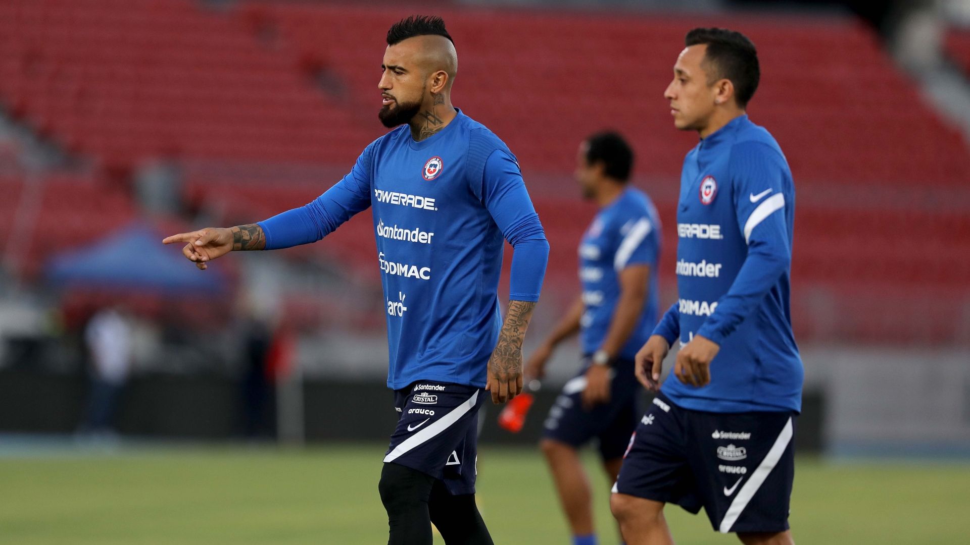 111120 Chile Fabián Orellana y Arturo Vidal