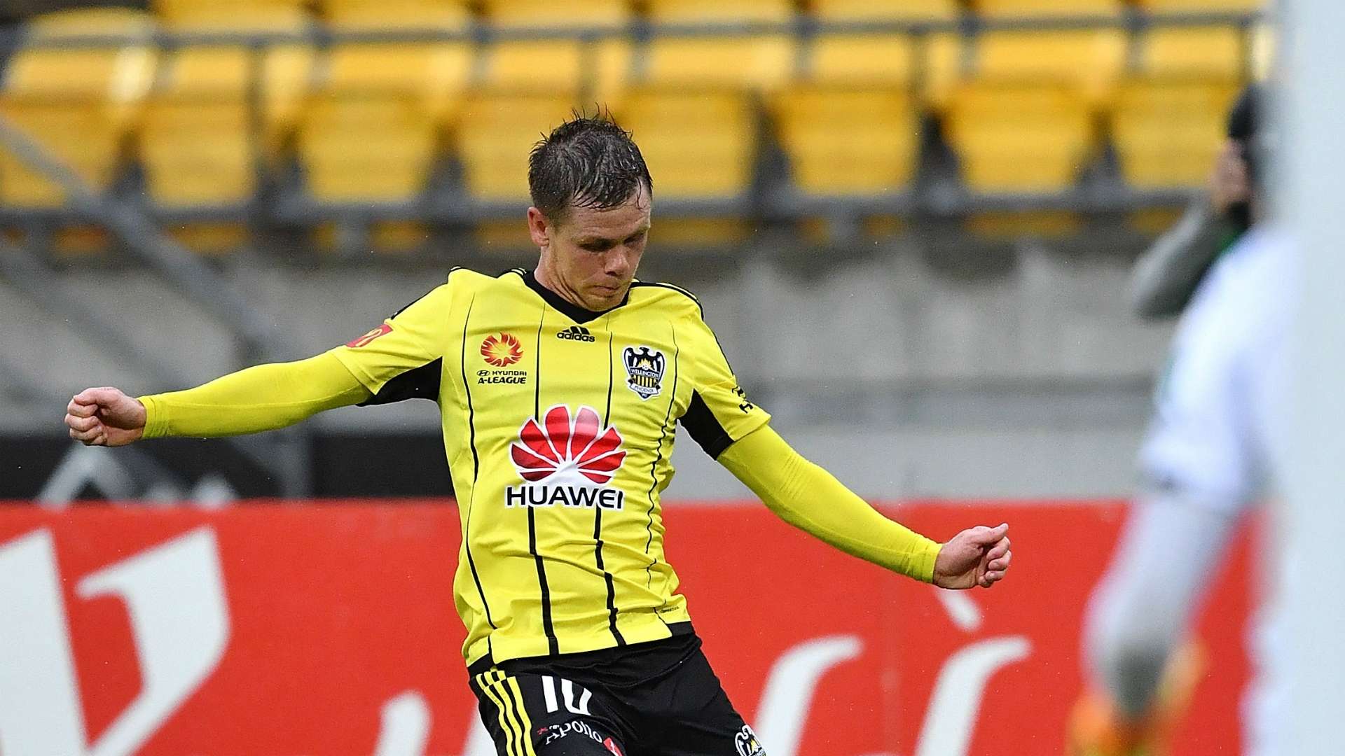 Michael McGlinchey Wellington Phoenix v Central Coast Mariners A-League 14012017