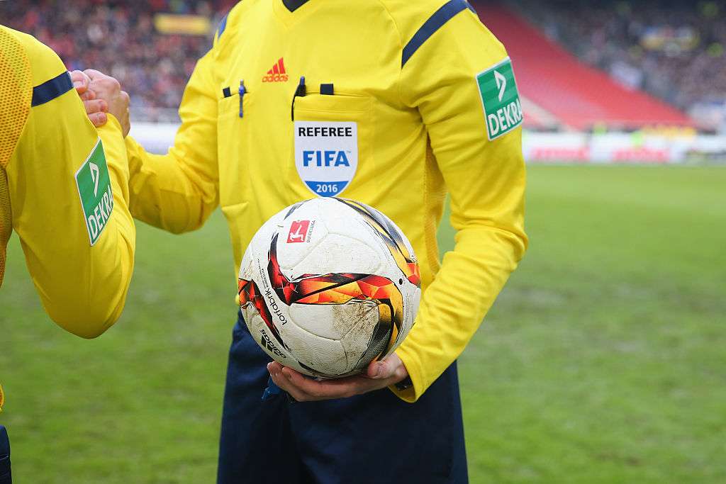 The referee shake hands with his assistent