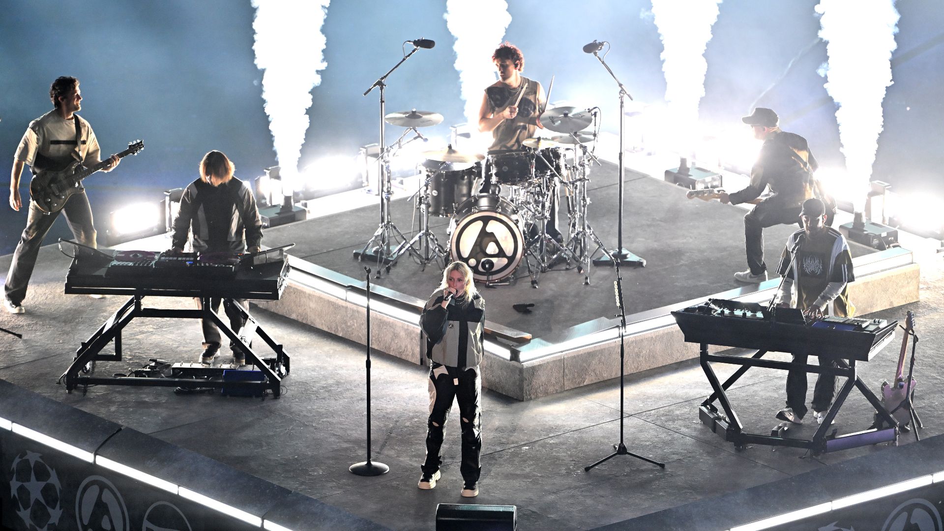 'It's a disgrace!' - Marco van Basten slams 'garbage' Linkin Park performance at Champions League final in furious outburst | Goal.com UK