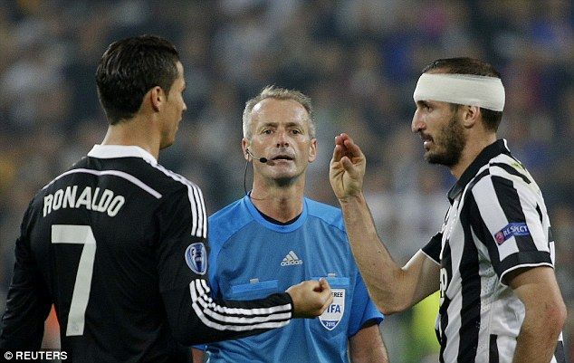 Martin Atkinson 30-4-2017