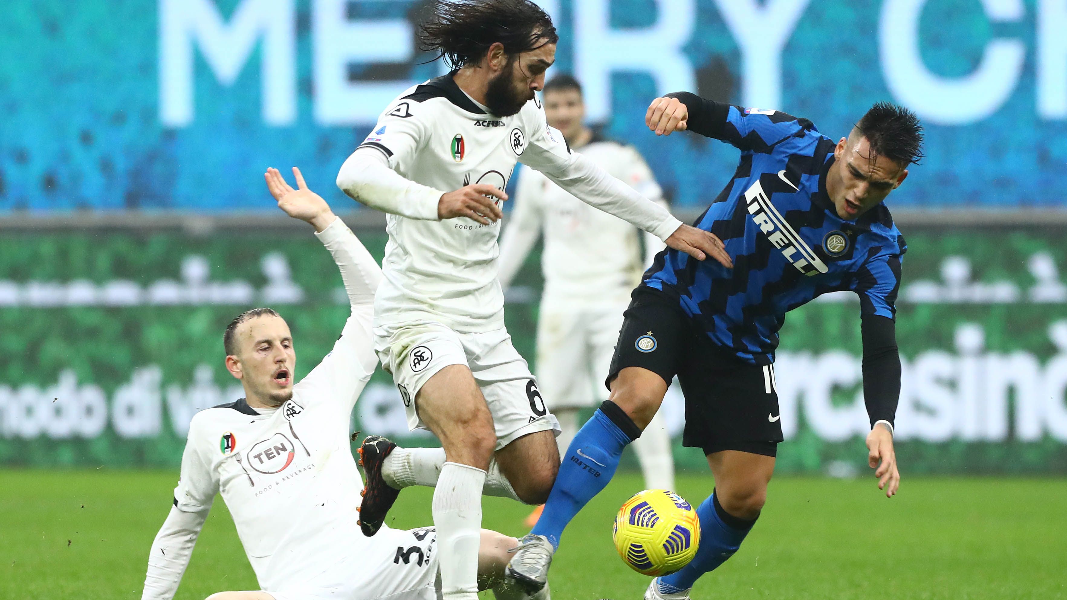 Lautaro Martinez Luca Mora Inter Spezia