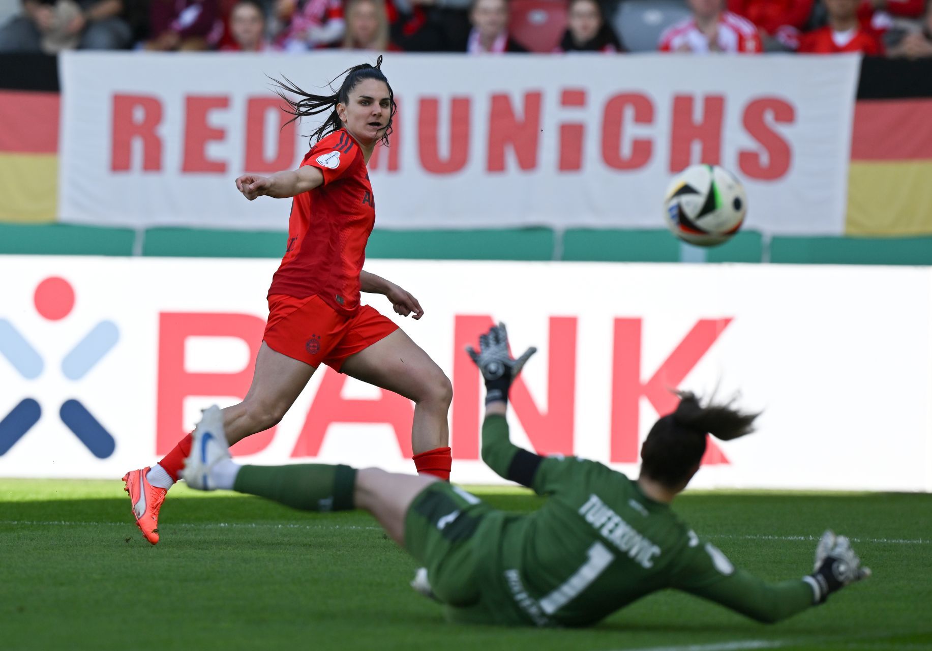 damnjanovic bayern gol 2025