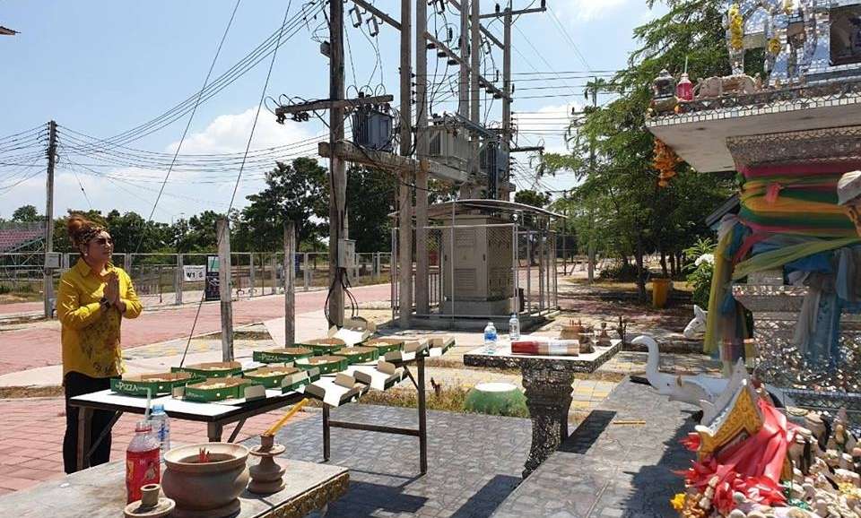 แฟนชัยนาทแก้บน