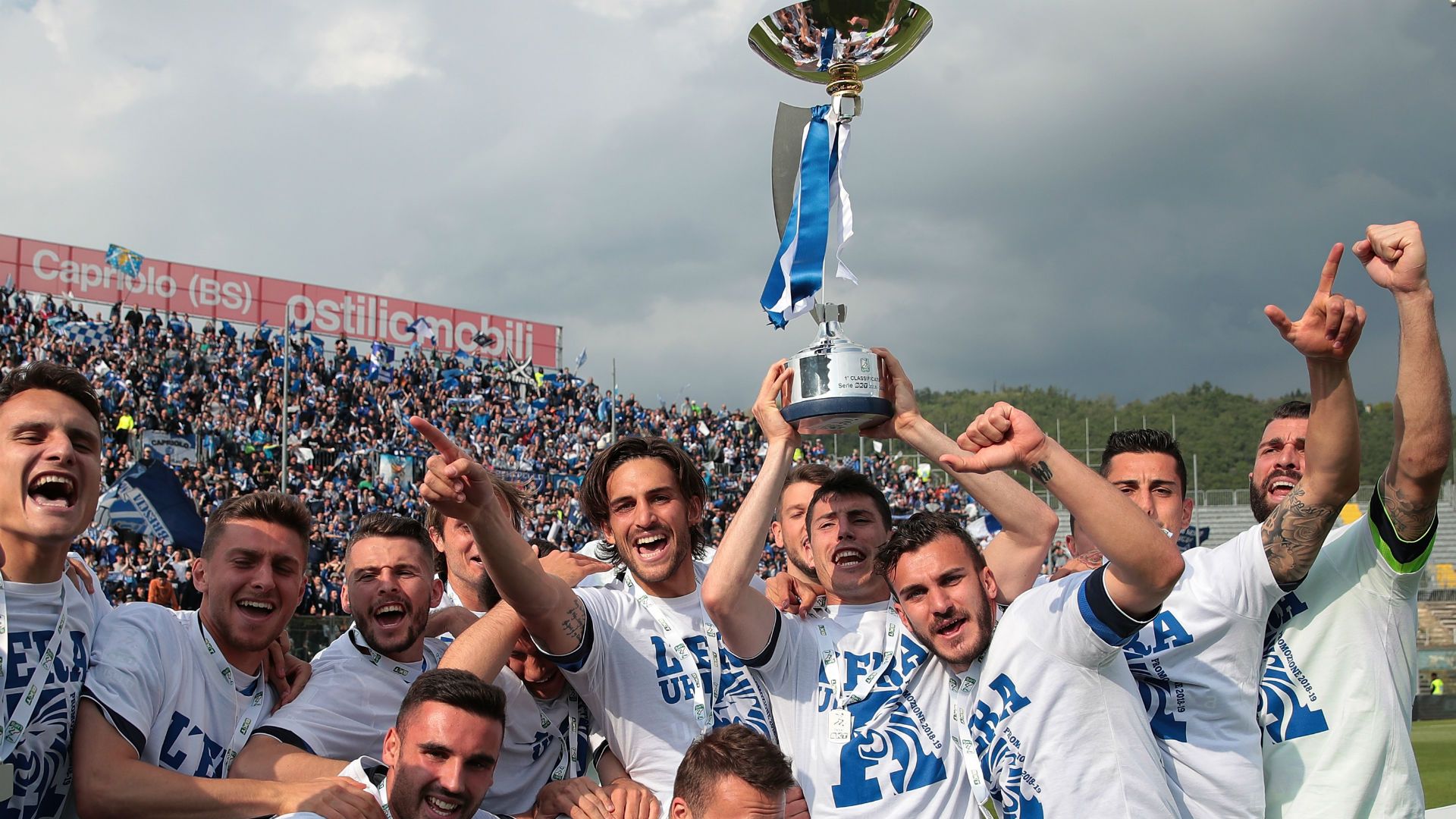Brescia celebrating Serie B