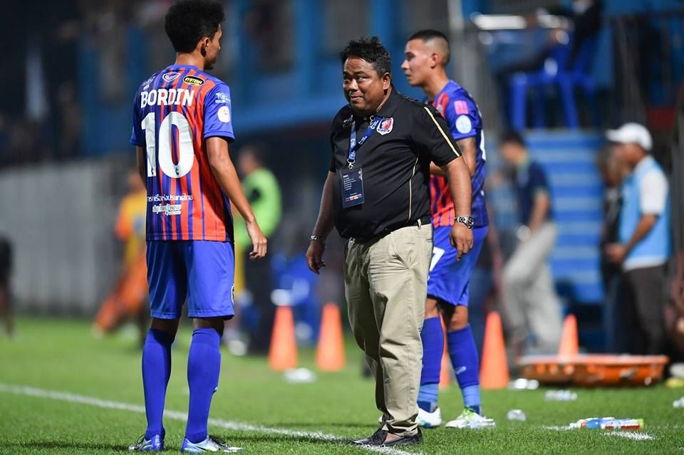 จเด็จ มีลาภ