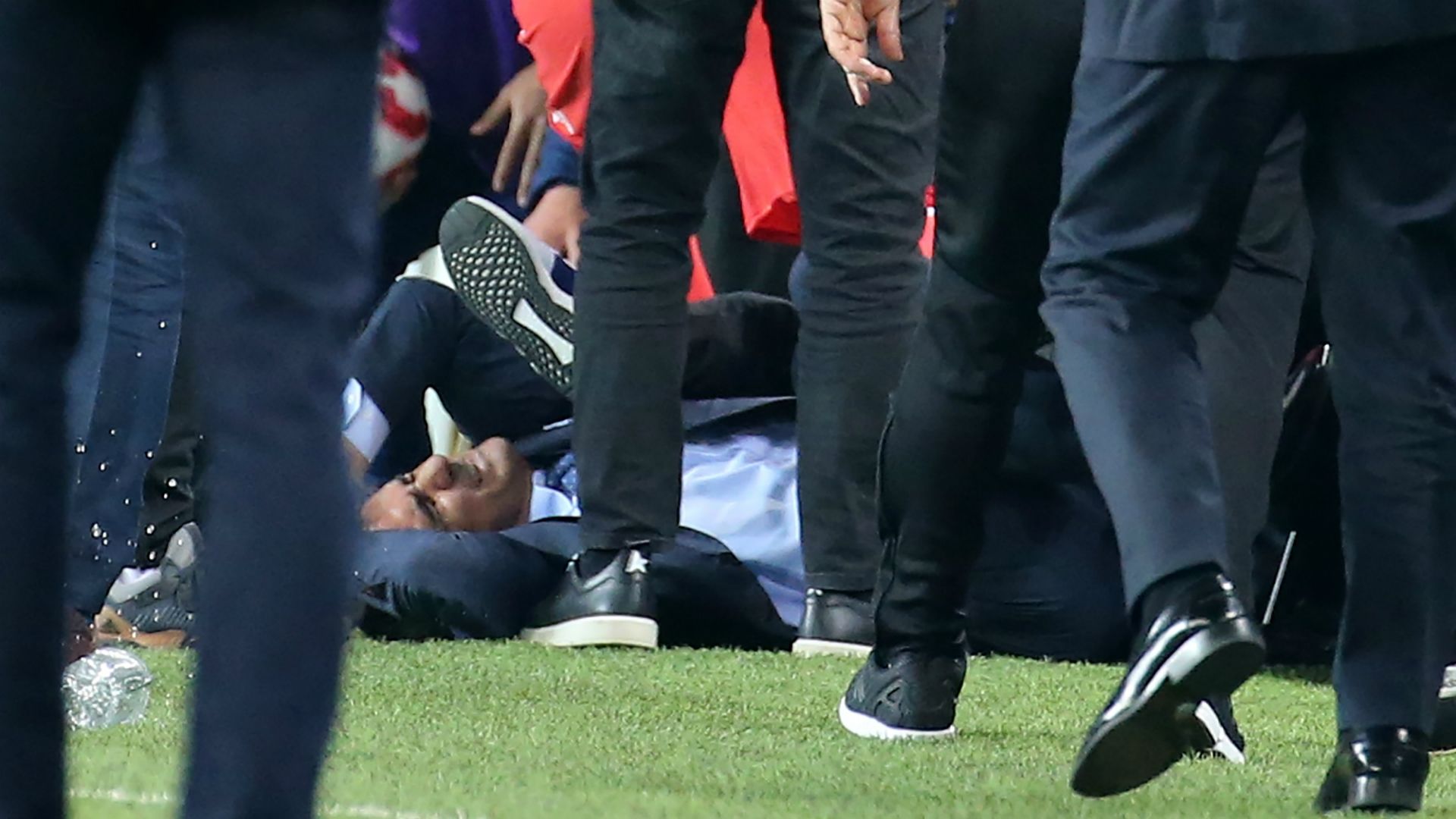 Senol Gunes head injury Fenerbahce vs Besiktas 04192018