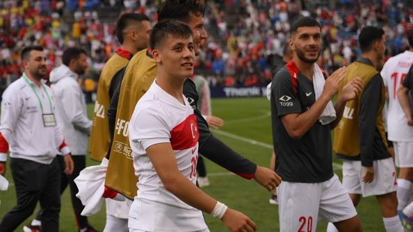 WATCH: Arda Guler stops for selfies and autographs with security staff in stormy conditions as Real Madrid star returns to action with Turkiye against USMNT | Goal.com UK